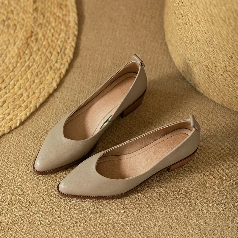 Helen™ | Timeless Pointed Pumps
