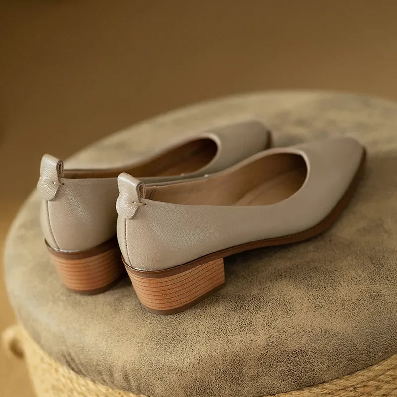 Helen™ | Timeless Pointed Pumps