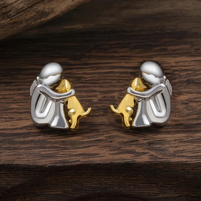 Alora™ | Hug Earrings