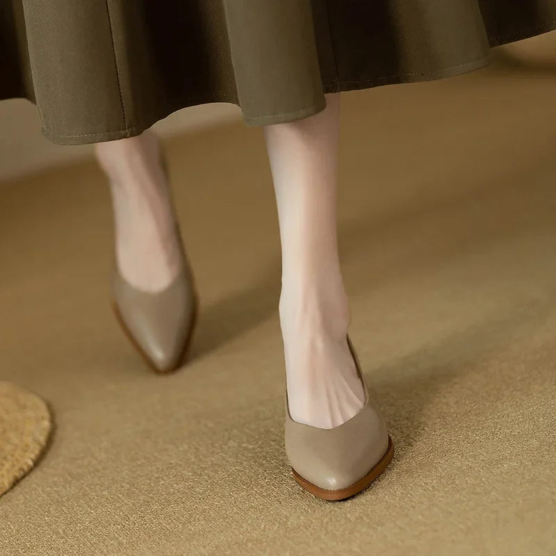 Helen™ | Timeless Pointed Pumps