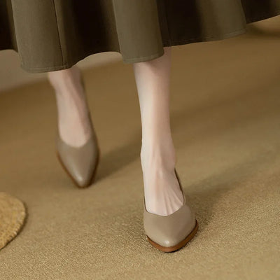 Helen™ | Timeless Pointed Pumps