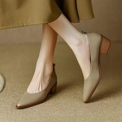 Helen™ | Timeless Pointed Pumps